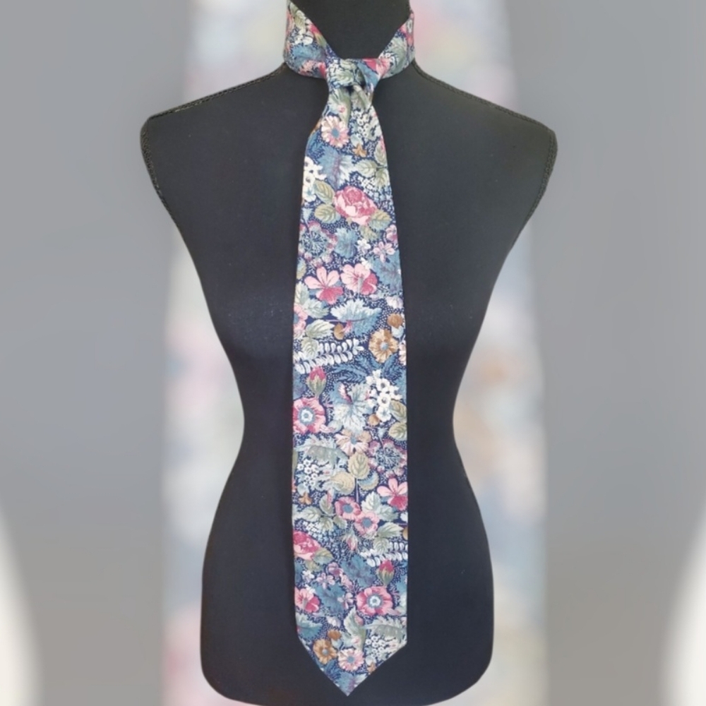 Britches Great Outdoors Floral Tie